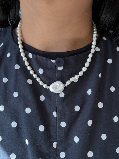 Pearly Baroque Embrace Ivory Necklace