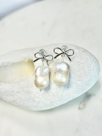 Amore Bow Earring